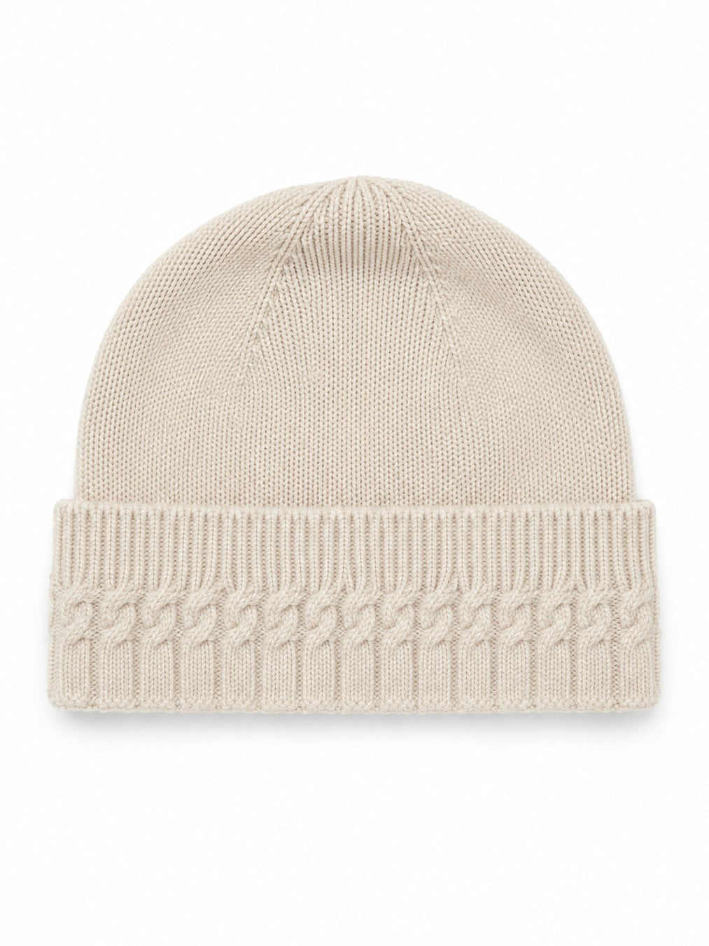Cable-knit cashmere beanie in Champagne